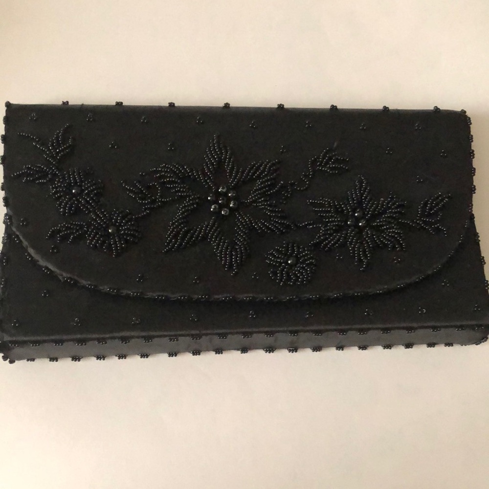 Elegant Black Beaded Clutch Flower